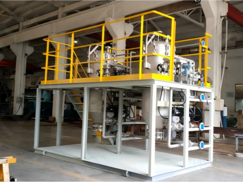Industrial candle filter housing and tubular filter elements