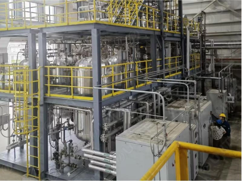 نظام ترشيح متكامل مثبت على قاعدة انزلاقية للتحلل الحراري التحفيزي للنفايات البلاستيكية